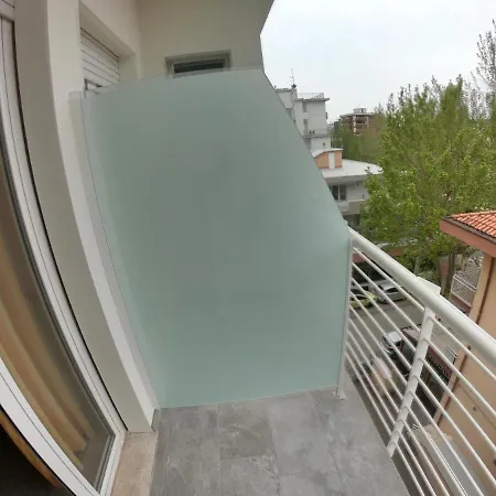 Отель Mezzaluna Half Moon